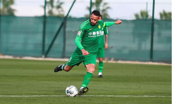 ‘开云电竞中国’曾志伟前妻泪眼谈与干儿子恋情 汪建民旧爱送祝福(图1) 开云电竞中国