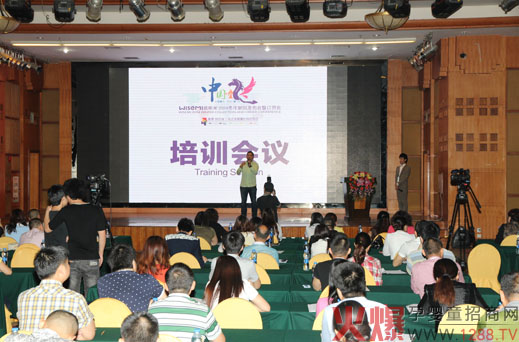 梅西已经充满电?训练2步轻而易举晃趴比达尔 特无奈:开云电竞中国(图3) 开云电竞