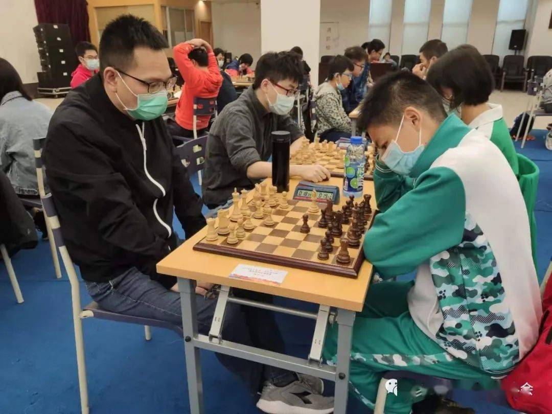 “开云电竞中国”
2020年广州市“吉仕移动杯”国际象棋甲组联赛圆满竣事 韦奕现身与棋手们车轮战(图6)