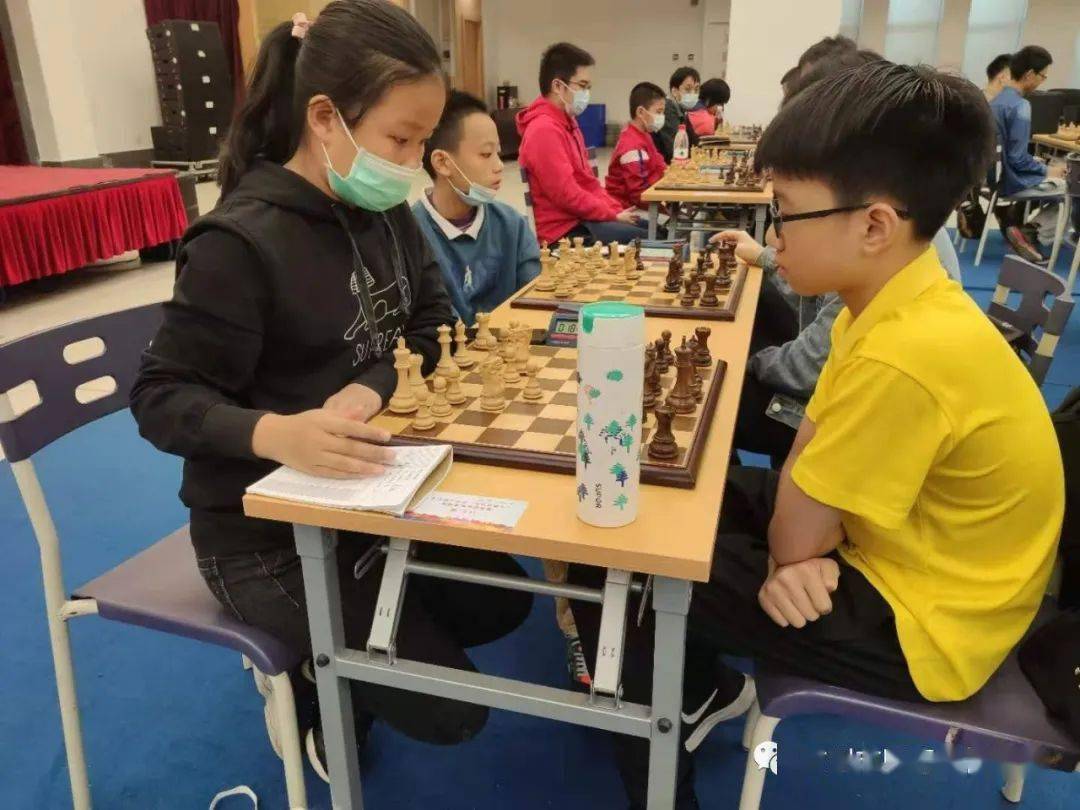 “开云电竞中国”
2020年广州市“吉仕移动杯”国际象棋甲组联赛圆满竣事 韦奕现身与棋手们车轮战(图10)