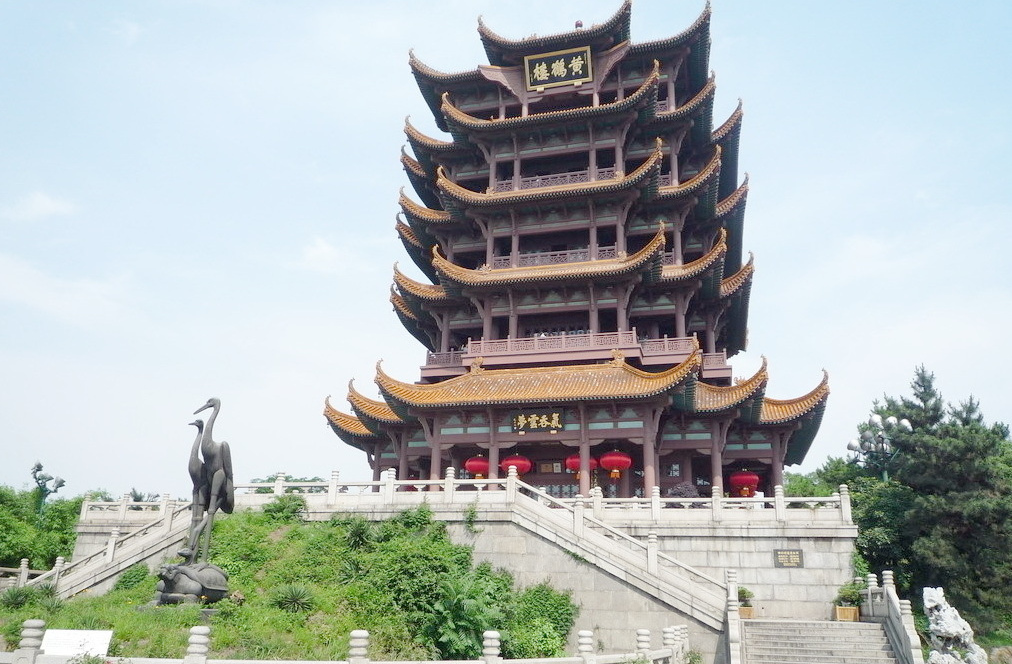 金秀贤张亮杀马特变男神 脸再好一个发型毁【开云电竞官方网站】(图4) 开云电竞